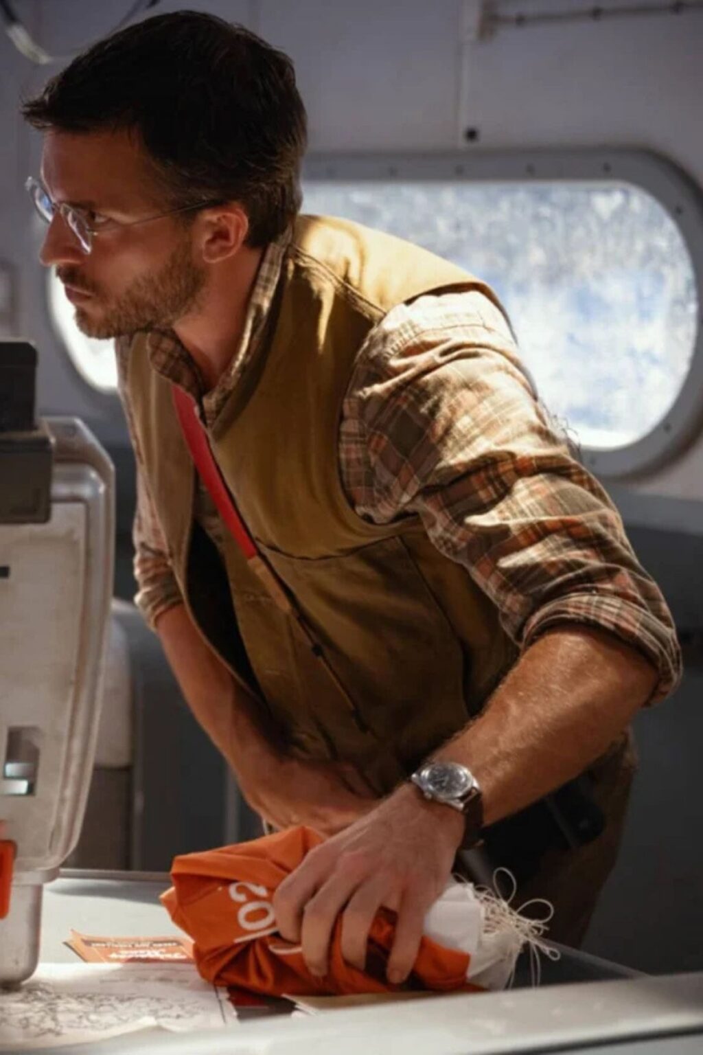 Jonathan Bailey Jurassic World Rebirth Brown Vest - Image 2