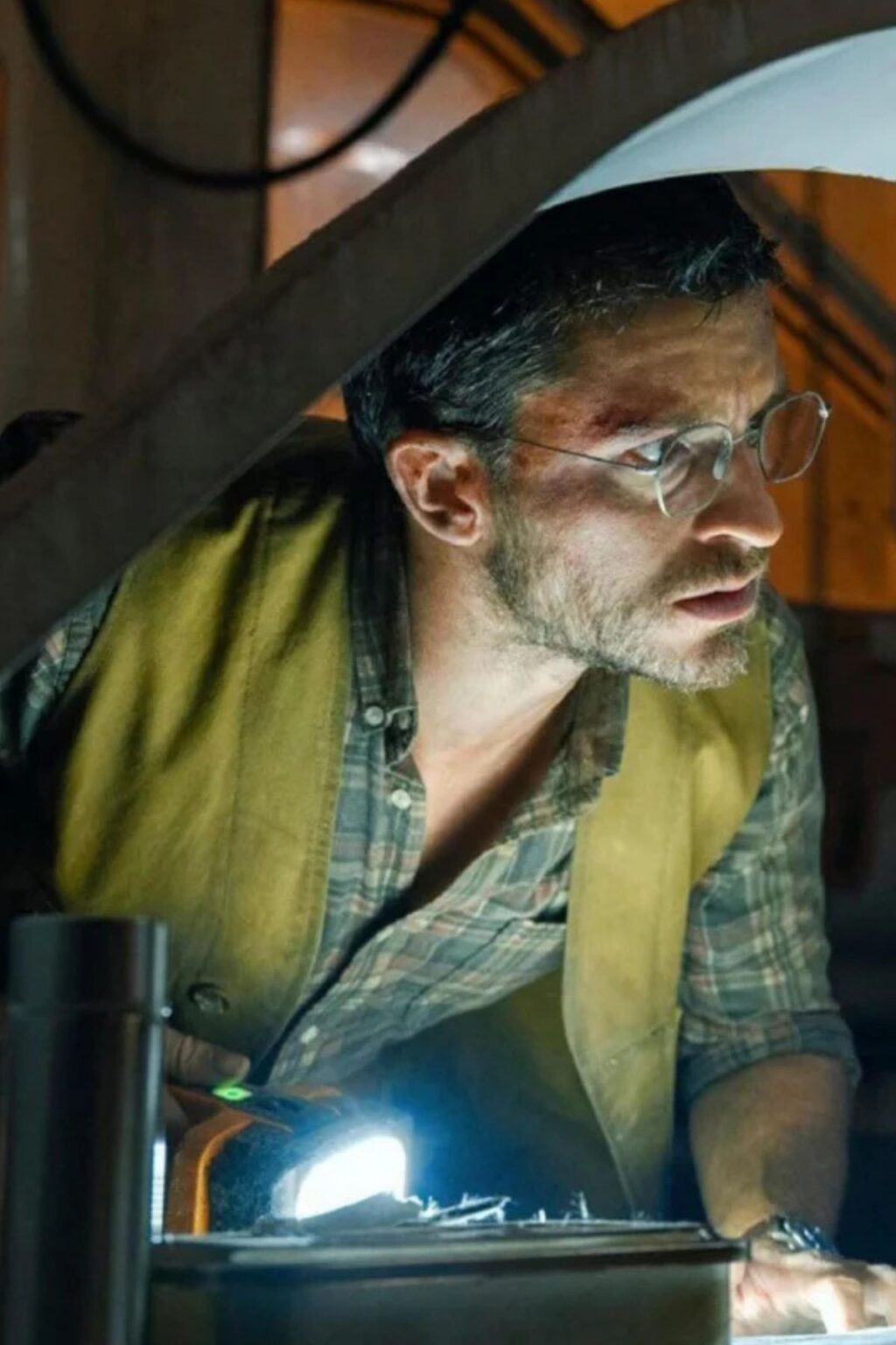 Jonathan Bailey Jurassic World Rebirth Brown Vest - Image 3